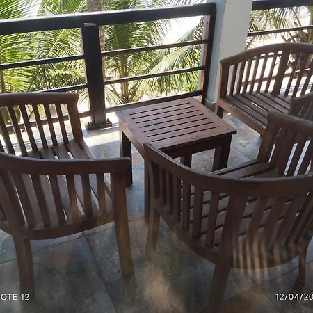 Ocean Edge Hikka Hotel Hikkaduwa Buitenkant foto