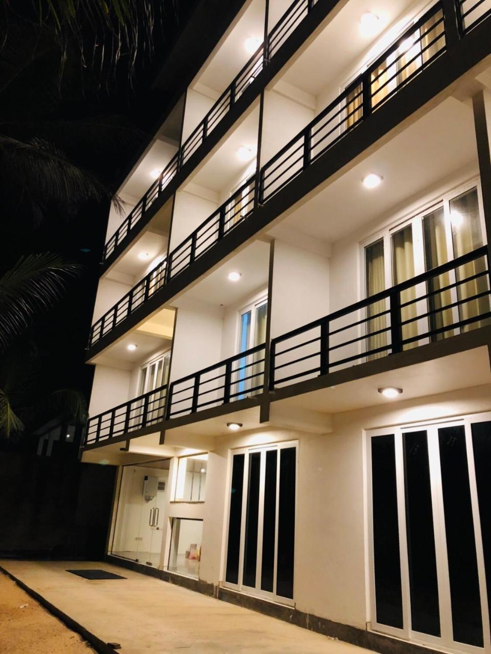 Ocean Edge Hikka Hotel Hikkaduwa Buitenkant foto