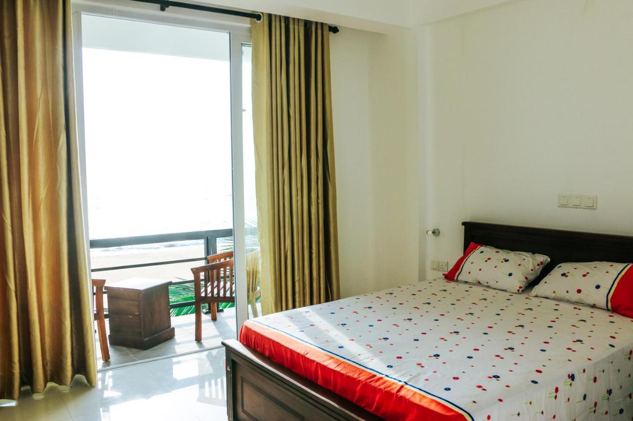 Ocean Edge Hikka Hotel Hikkaduwa Buitenkant foto