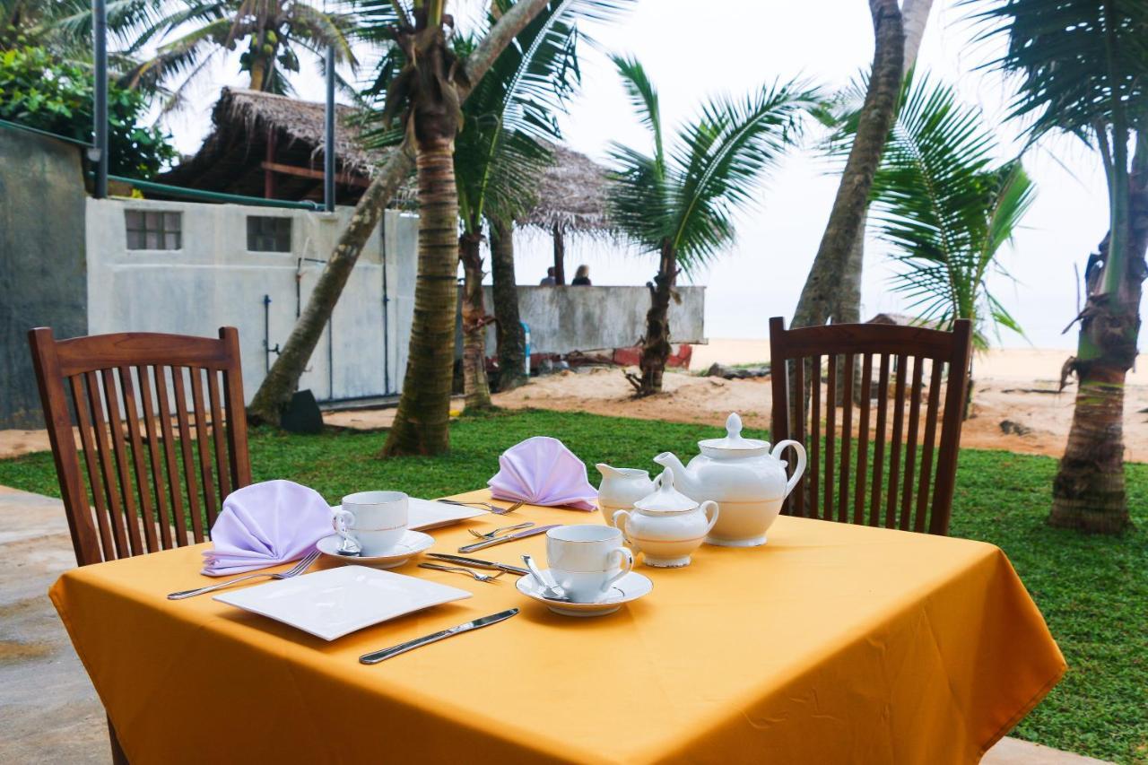 Ocean Edge Hikka Hotel Hikkaduwa Buitenkant foto