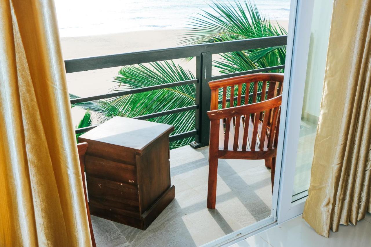 Ocean Edge Hikka Hotel Hikkaduwa Buitenkant foto